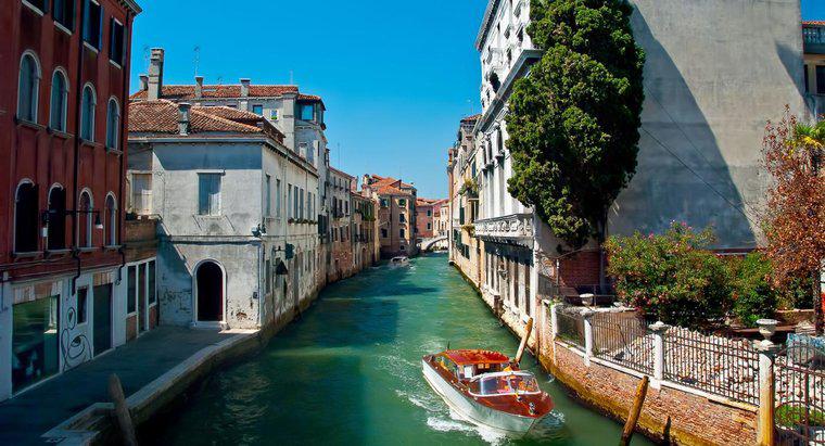 De ce se scufundă Veneția?