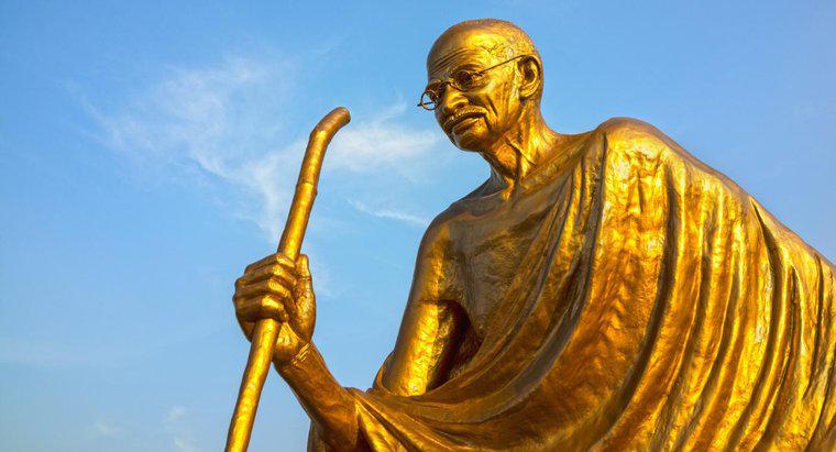 Care au fost evenimentele importante ale vieții lui Mahatma Gandhi?