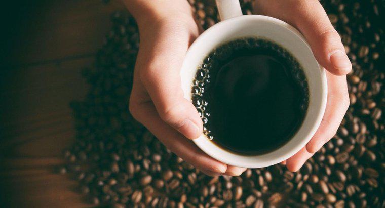 Este cafeina clasificată ca stimulant, deprimant sau halucinogen?