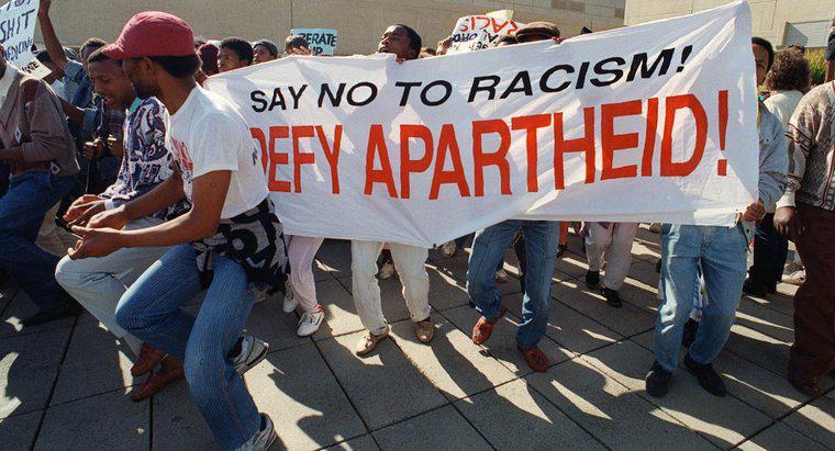 De ce sa întâmplat apartheidul în Africa de Sud?