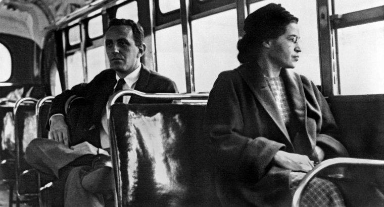 Cât de veche a fost Rosa Parks când a fost arestată?