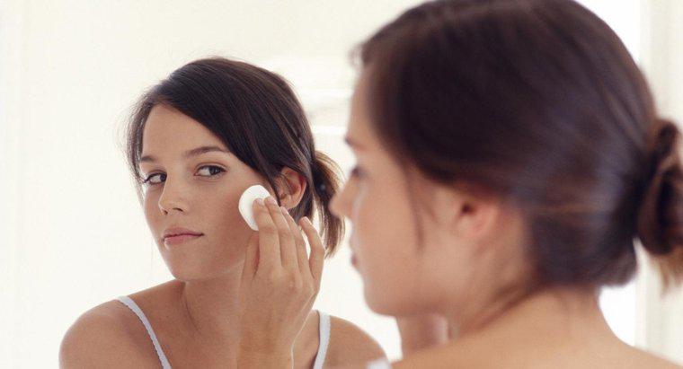 Care este cel mai bun tip de curățare facială pentru acnee?