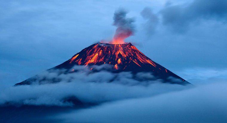 Care sunt numele unor vulcani celebri?