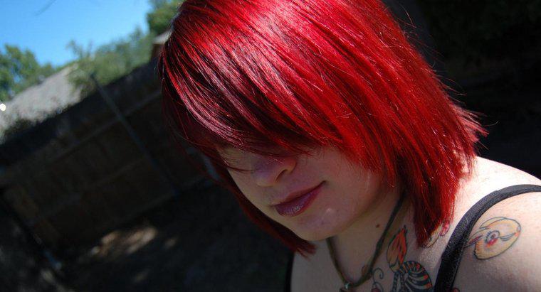Cum faci colorant de păr roșu să se estompeze mai repede?