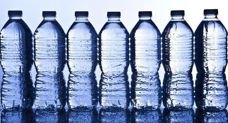 Care sunt avantajele și dezavantajele sticlelor din plastic?