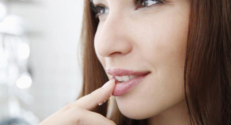 Care sunt unele cauze de amorțeală la nivelul buzelor?