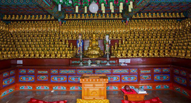 Cum ar părea în interiorul unui templu budist?