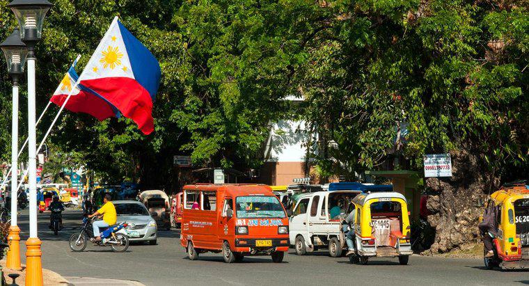 Care este simbolismul exprimat de steagul filipinez?