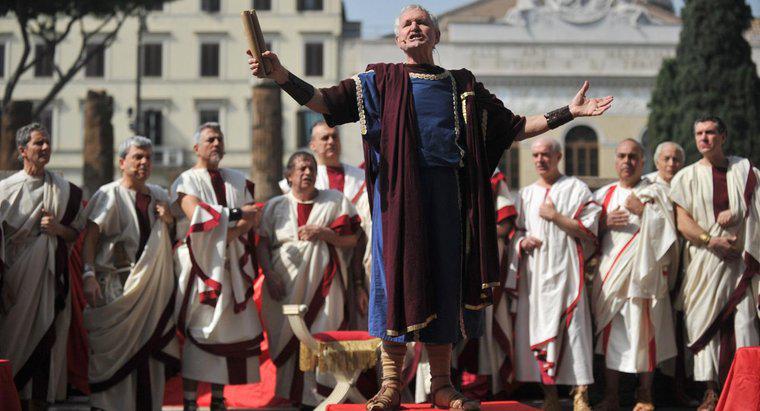 Care sunt câteva exemple de simil în "Julius Caesar"?