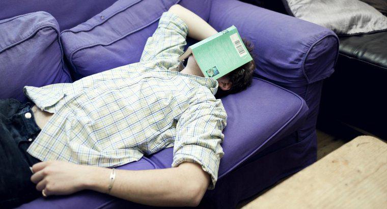 De ce oamenii dorm în timp ce citesc?