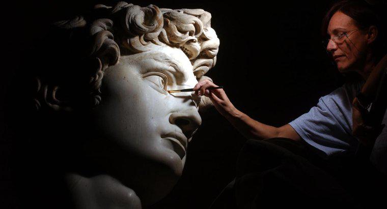 Cum a contribuit Michelangelo la Renaștere?