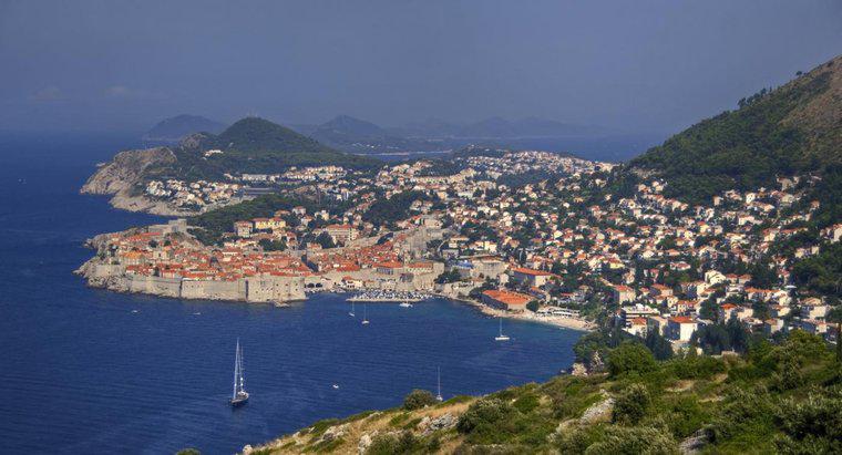 Ce țări frontierează Marea Adriatică?