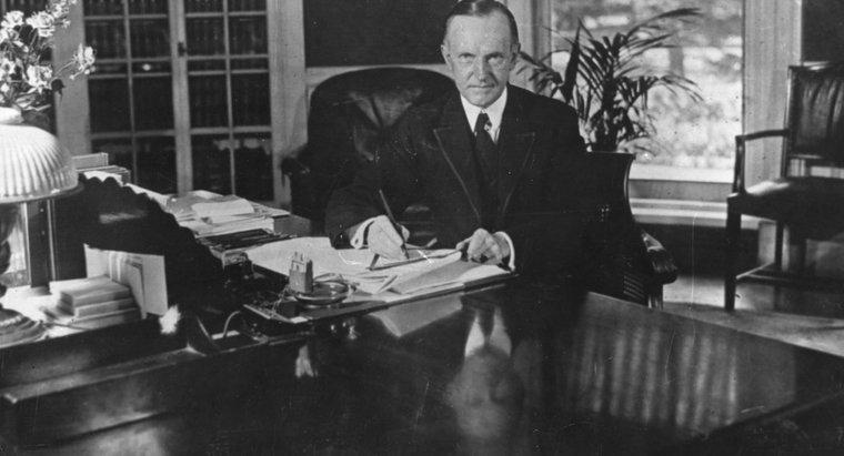 Cum a reușit Președintele Coolidge să restabilească încrederea publică?