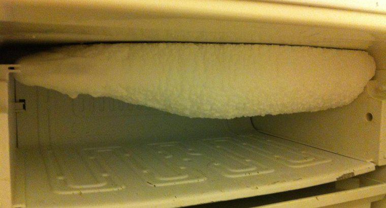 Ce cauzează înghețul să se construiască într-un congelator?