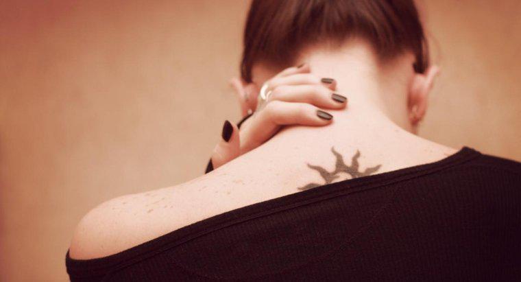 Sunt tatuajele plasate pe mușchi sau între straturile de piele?