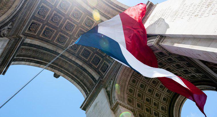 Ce reprezintă culorile steagului francez?