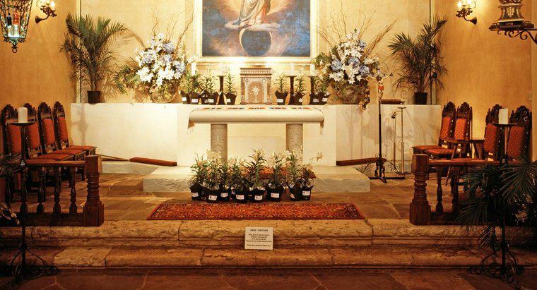 Ce este un altar folosit într-o biserică?