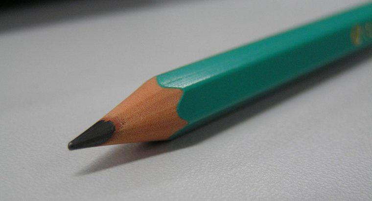 De ce arată creionul în apă?