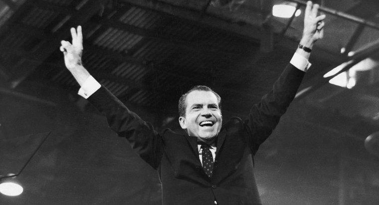 De ce a fost numit Richard Nixon "Dick Tricky"?