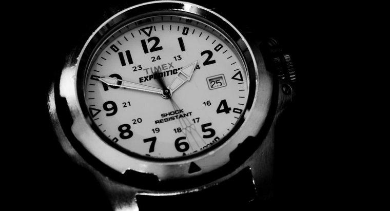 Cum setați data pentru o expediere Timex Indiglo Watch?