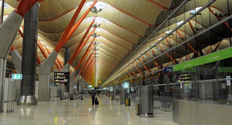 Câte aeroporturi sunt în Madrid?