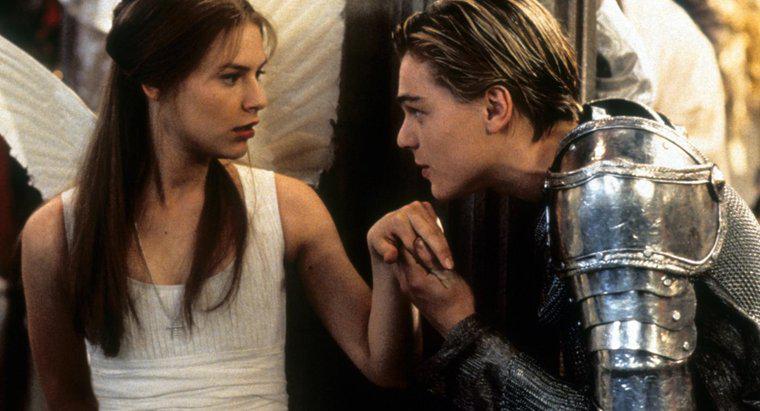 Ce este un exemplu de hiperbolă în "Romeo și Julieta"?