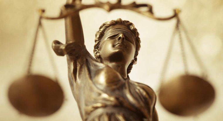 Care este diferența dintre lege și justiție?