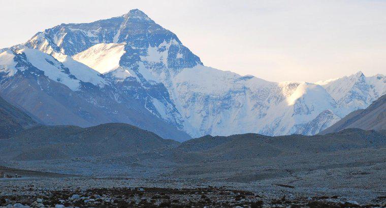 Cât de multe kilometri sunt Mount Everest?