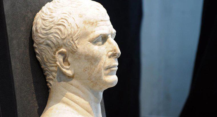 Care sunt unele lucruri rele despre Julius Caesar?