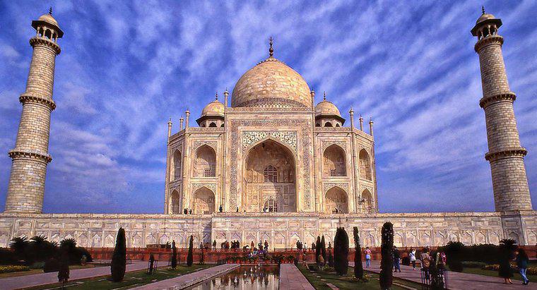 Când a fost construit Taj Mahal?