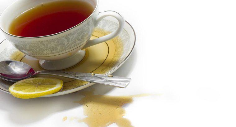 Cum eliminați murdăria de ceai uscat din covoare?