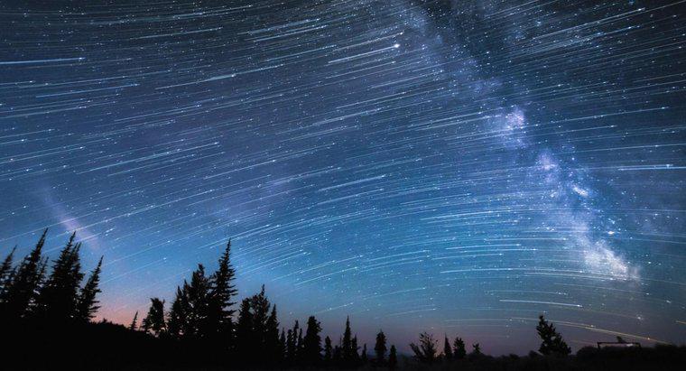 De ce unele stele apar mai luminoase decât altele?