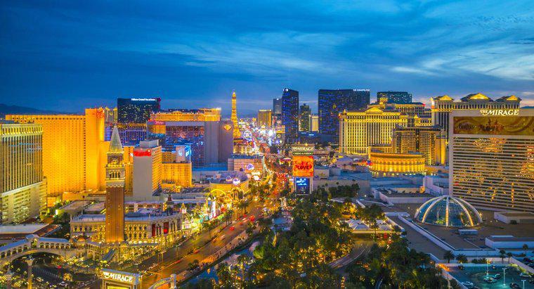 Cine a construit primul cazinou din Las Vegas?