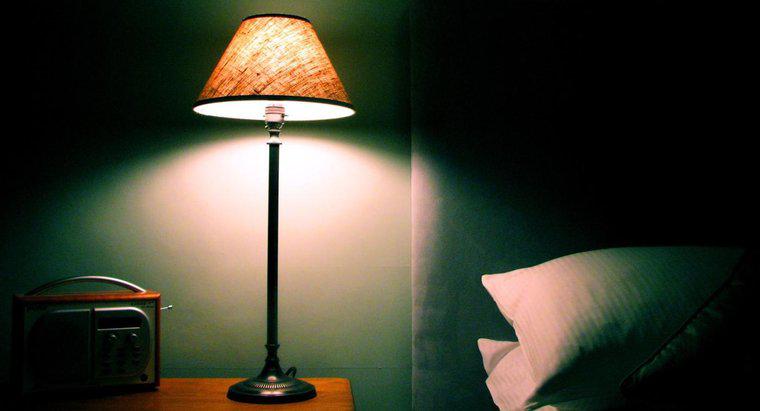 Ce cauzează lumina să dimină într-o casă?
