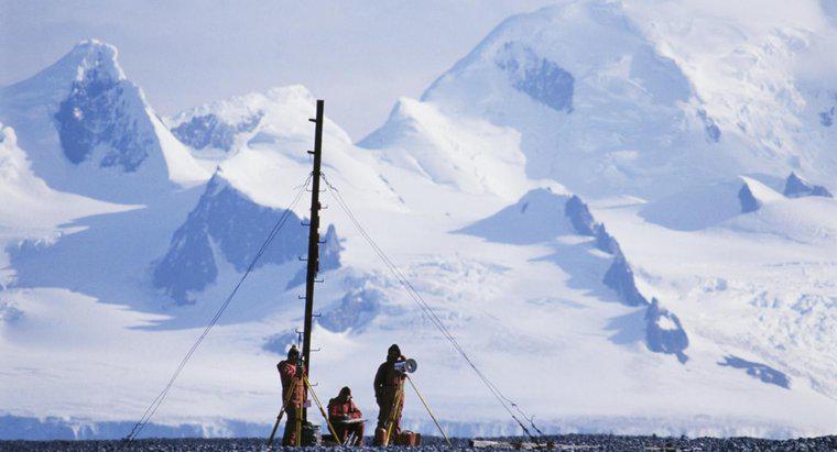 Ce tipuri de lucruri fac cercetătorii în Antarctica?