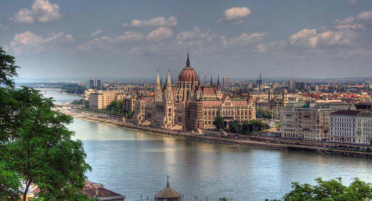 Prin ce țări curge fluviul Dunărea?
