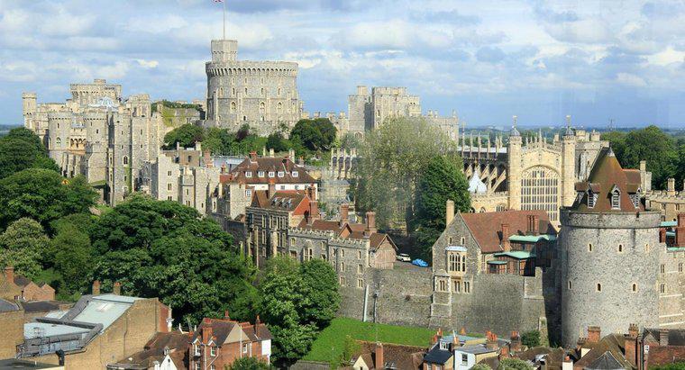 Cât de departe este Castelul Windsor din Londra?