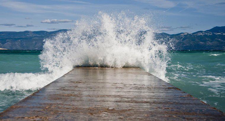 Unde se produc valuri de maree?