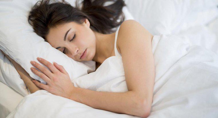 Care sunt unele cauze de amorțeală în mâinile în timpul somnului?