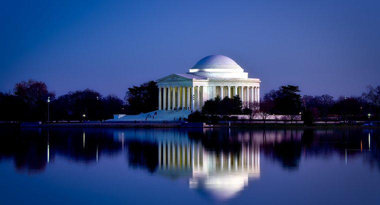 Ce informații se află într-un ghid al călătoriilor din Washington, D.C.?