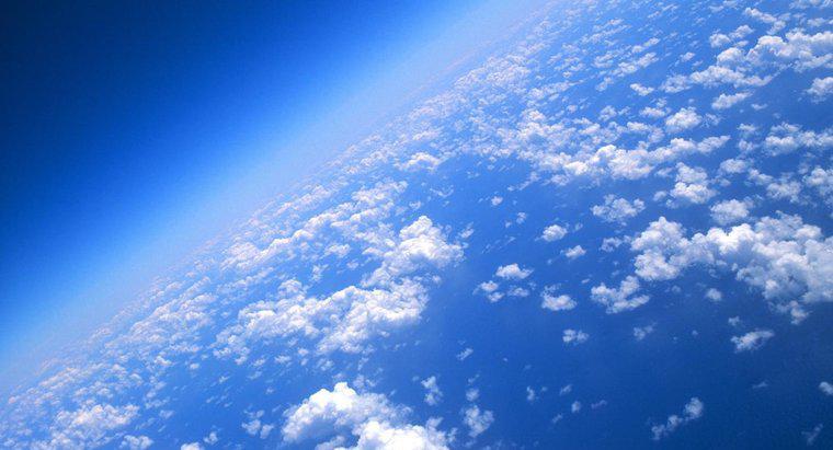 Unde este situată stratul de ozon?