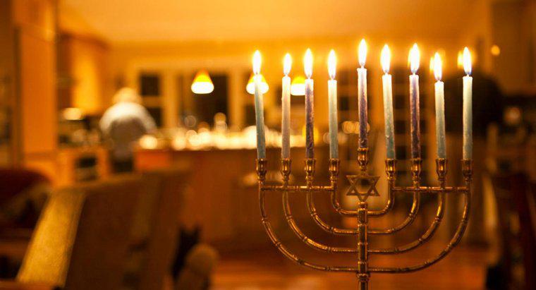 Care sunt câteva exemple de cadouri Hanukkah?