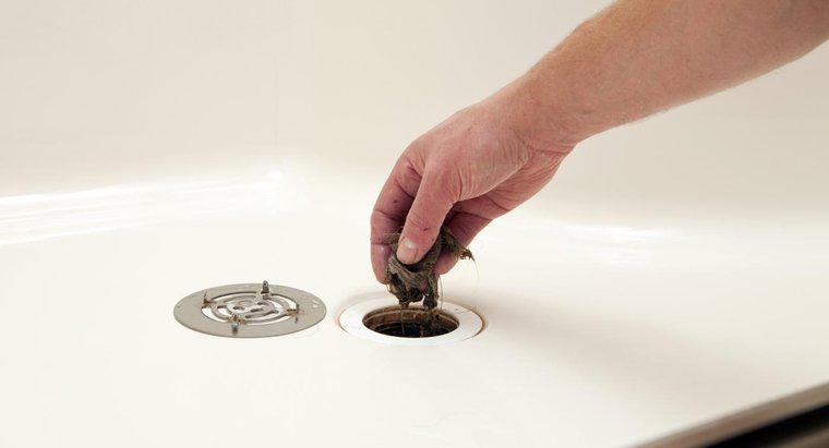 Cum deodorizați o scurgere de duș smelită?