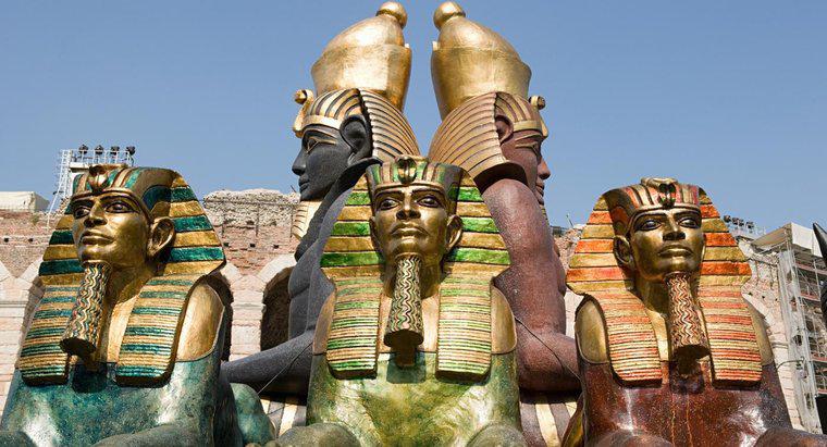 Ce au purtat faraonii?