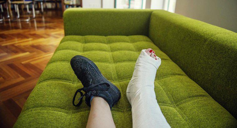 Ce poate provoca durere severă a piciorului?