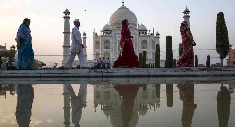 De ce oamenii vizitează Taj Mahal?