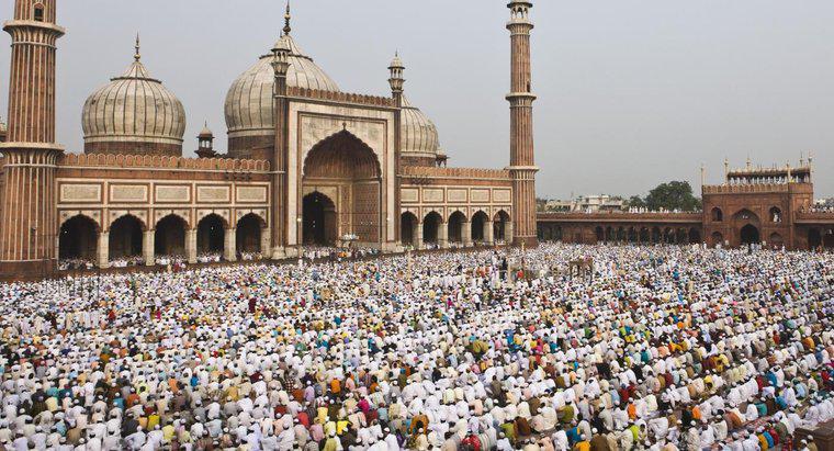 Cum se închină musulmanii în Moschee?