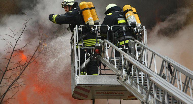 Cum poate un pompier să utilizeze chimia?