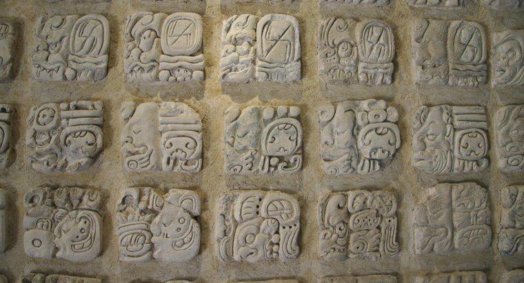 Care au fost cele trei realizări majore ale civilizației Maya?