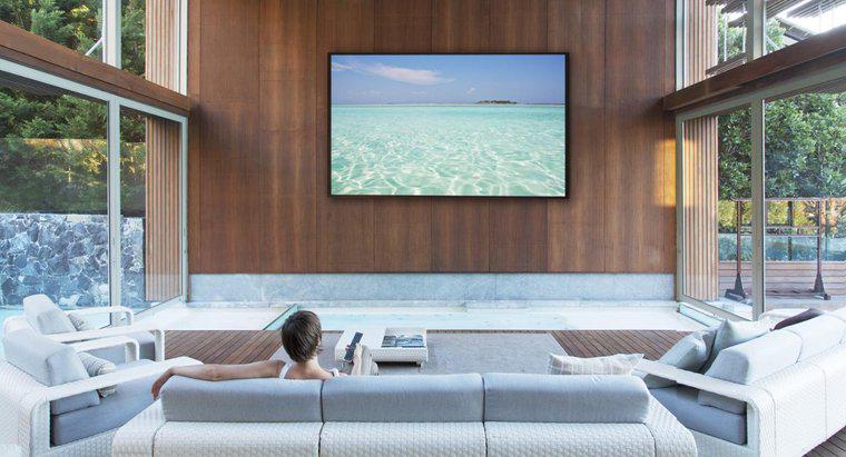 Care este diferența dintre un televizor inteligent și un televizor regulat?